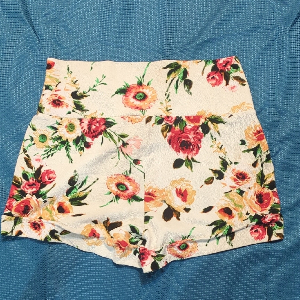 Floral Women's Shorts - Picture 5 of 5